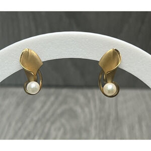 Vintage DCE Curtis 14k GF Leaf Screwback Earrings Simulated Pearl Mid Century